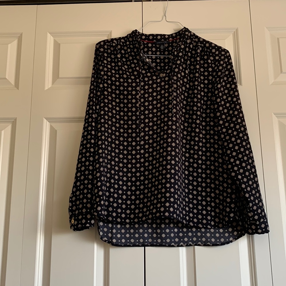 Tommy Hilfiger brand, size medium popover top in navy pattern.